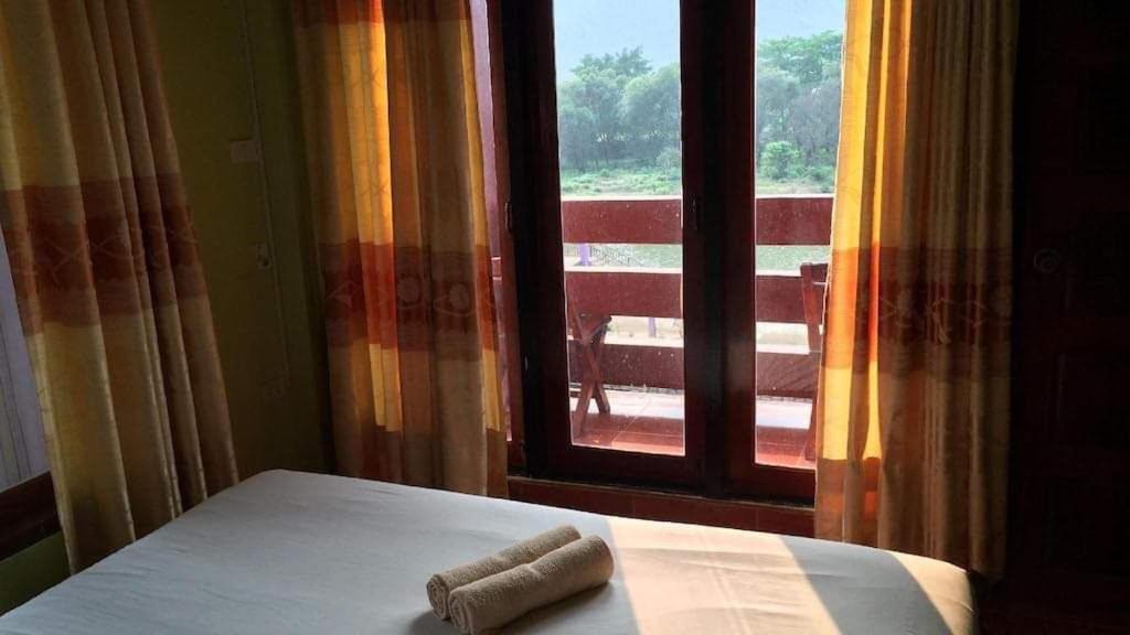 Vang Vieng Mountain View Hotel Exterior photo